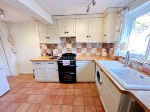 Kitchen- click for photo gallery